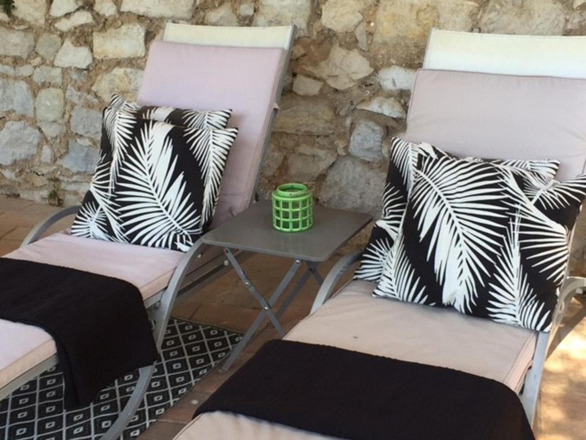 Le Jardin D'emile Hotel