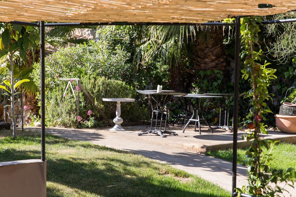 Le Jardin D'emile Hotel